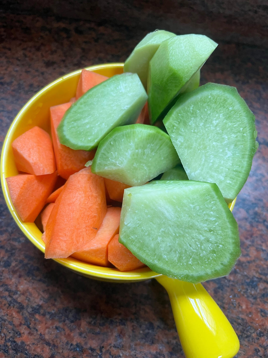 青红萝卜南北杏陈皮汤的做法 步骤1