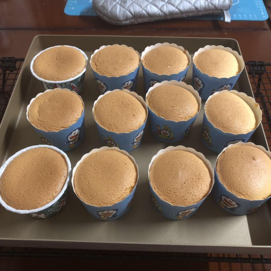 戚风杯子蛋糕^_^不开裂不回缩喔～