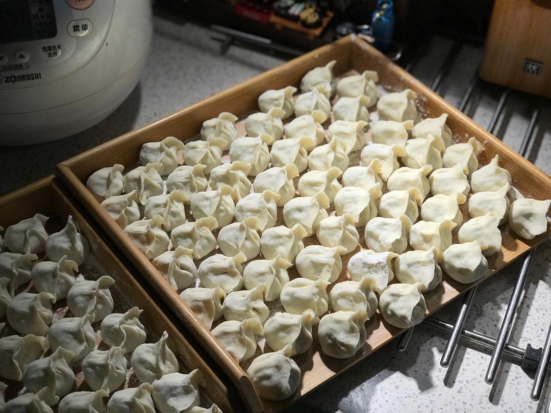 芹菜木耳鲜肉水饺的做法