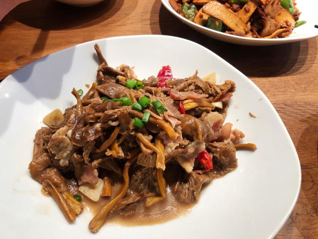 南法传统菜森林里的鸡油菌 Girolles à la forestière