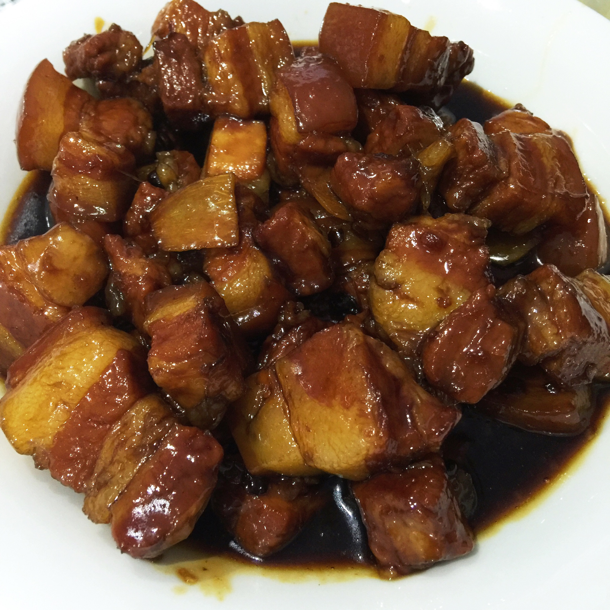 吃着碗里望着锅里的红烧肉