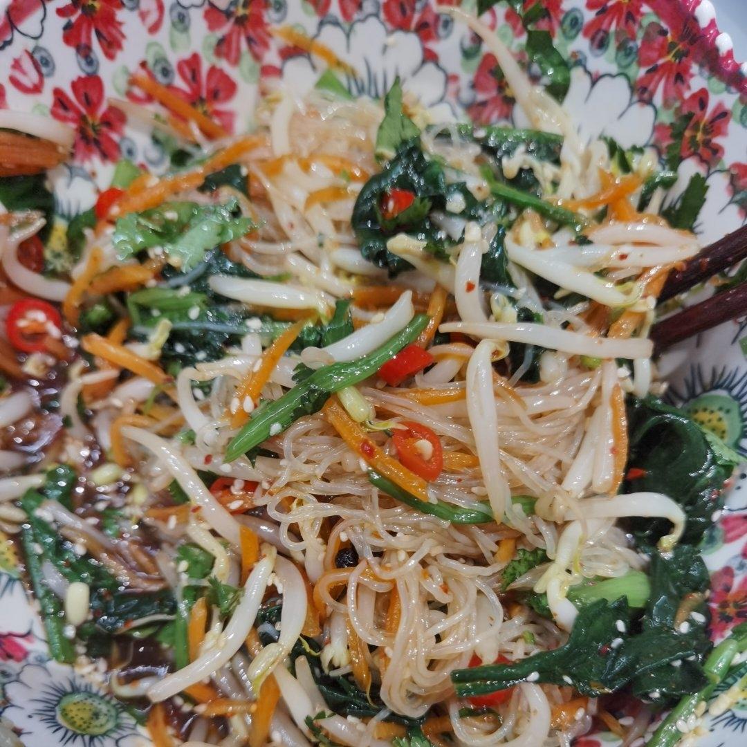 凉拌菠菜粉丝（好吃到光盘）