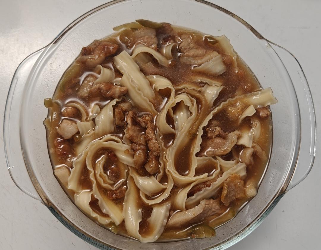 教你在家也可以做的榨菜肉丝面，香辣开胃，面条好吃到连汤都不剩