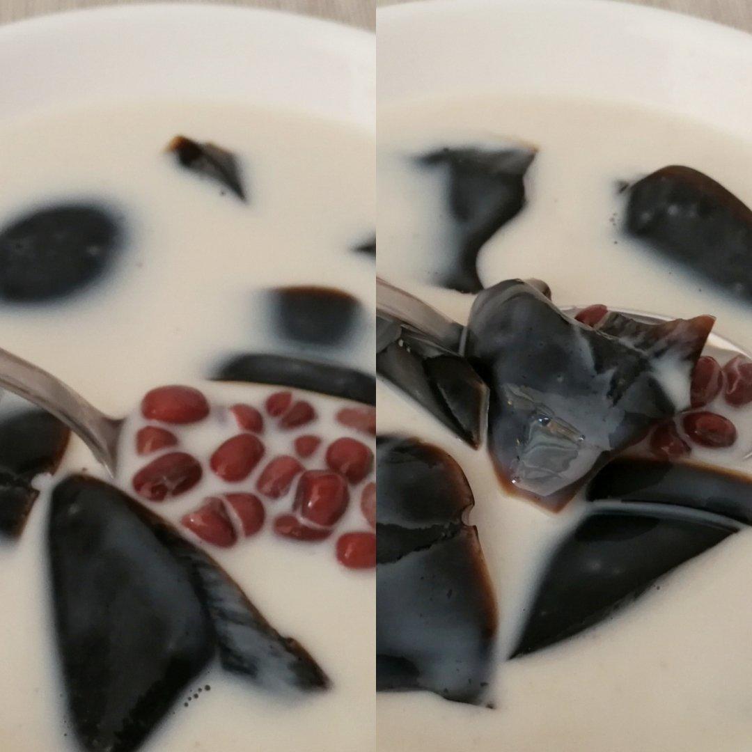 红豆牛奶龟苓膏