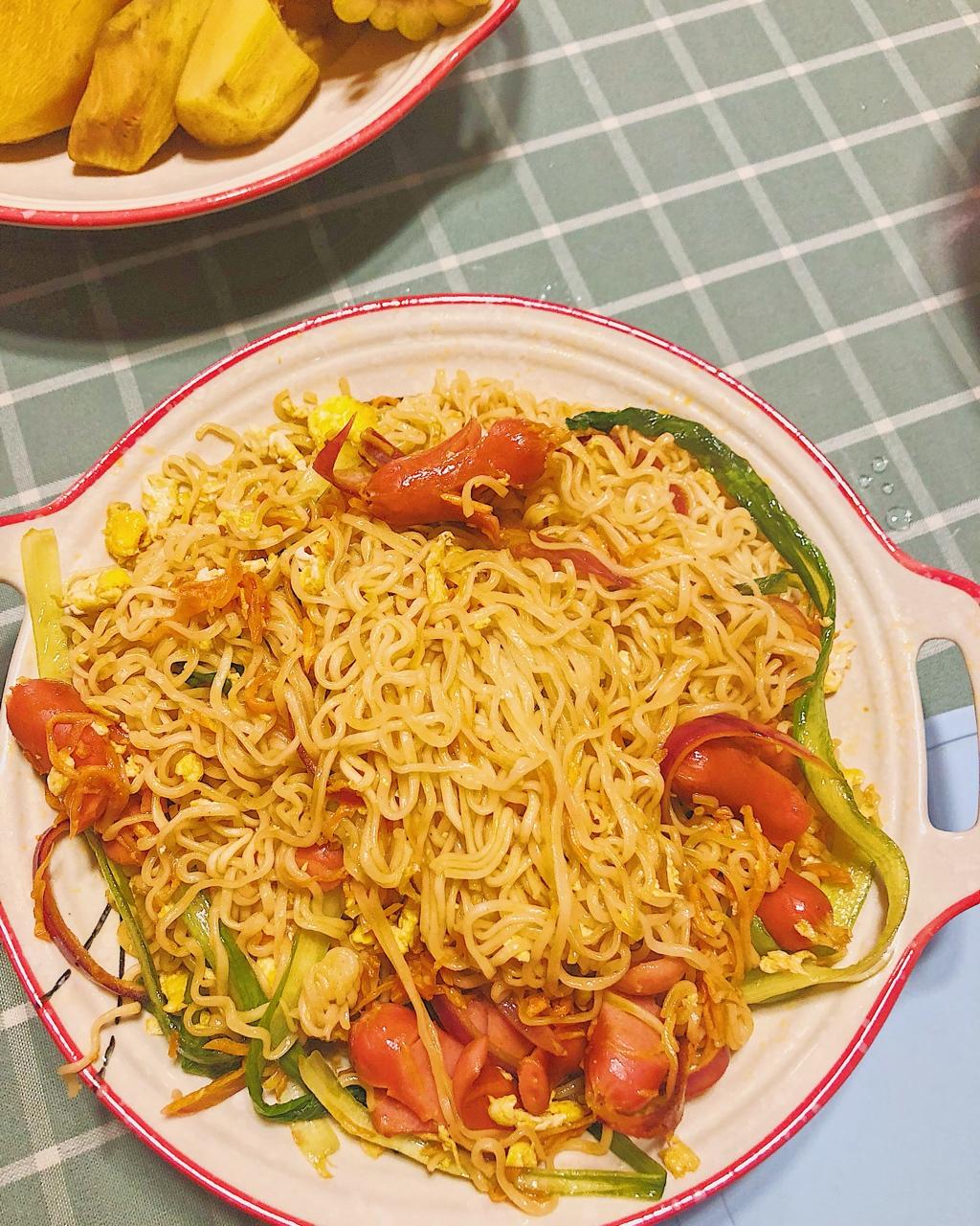 路边摊风味炒方便面