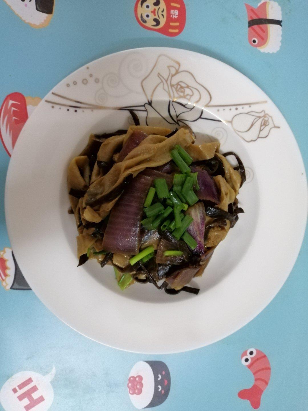 洋葱木耳炒腐竹