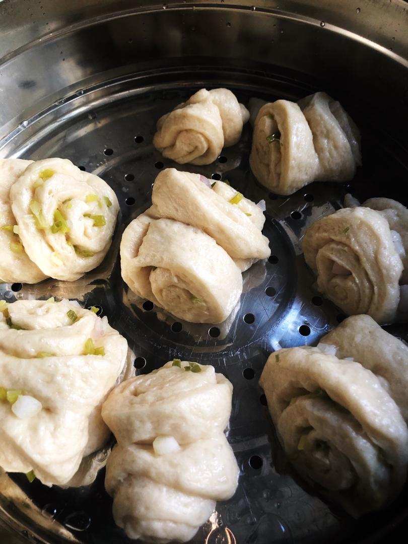 小美制作 
黑芝麻花卷
葱油花卷 
一锅三菜
