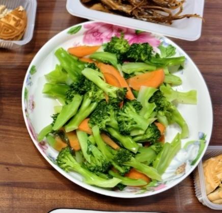 清炒胡萝卜西兰花