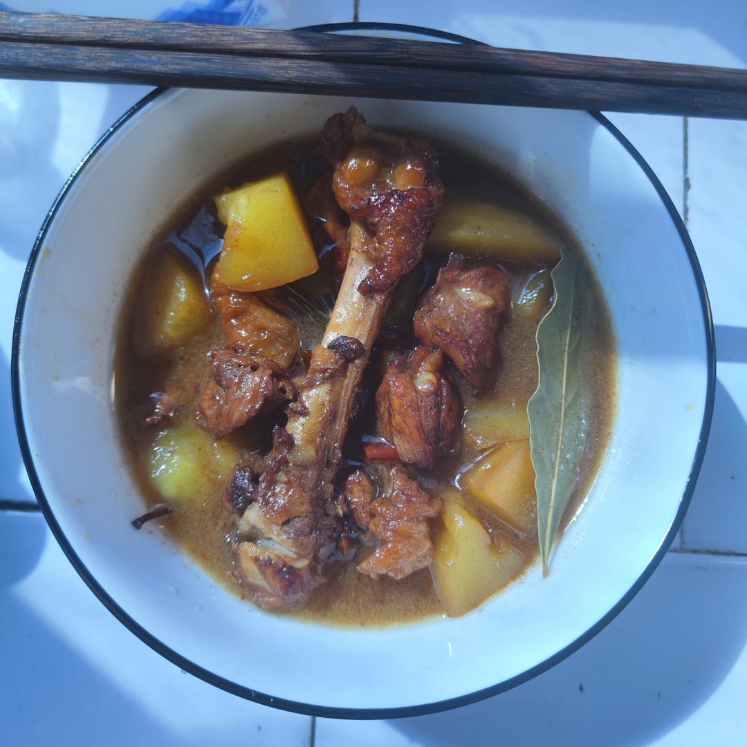 鸡腿炖土豆 上桌秒空盘 汤都喝干了！