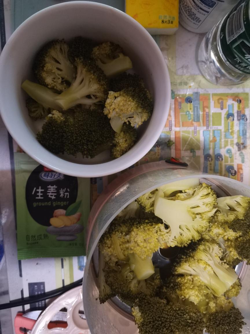 寝室日常 拌清蒸西兰花的做法步骤图 吃了一只大兔子 下厨房