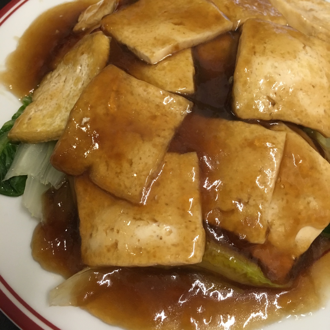 浇汁煎烧豆腐配小油菜