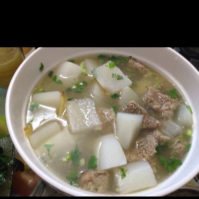 白萝卜牛腩汤