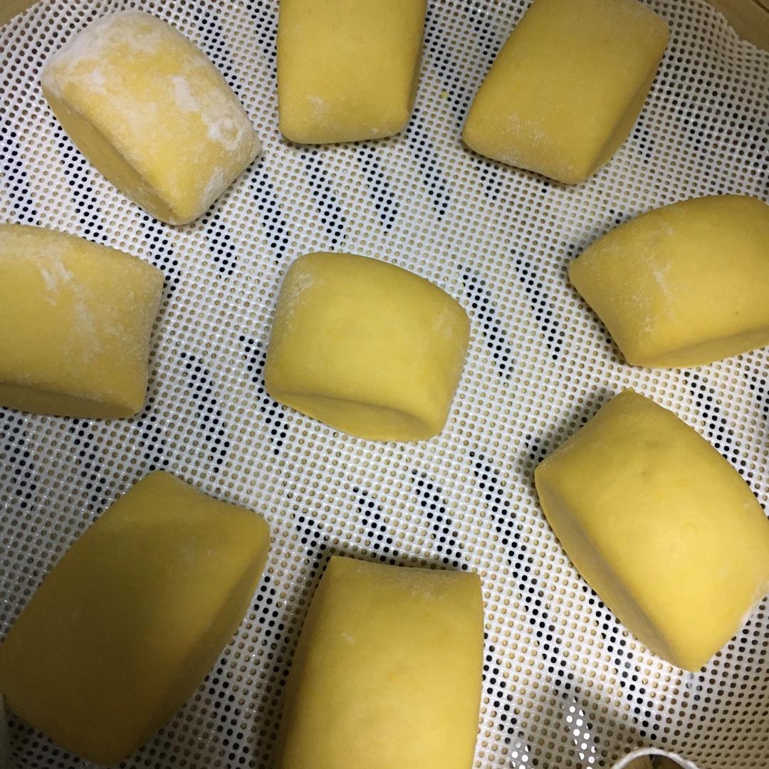 新手也可以--详解如何做出人见人爱、金黄的南瓜馒头