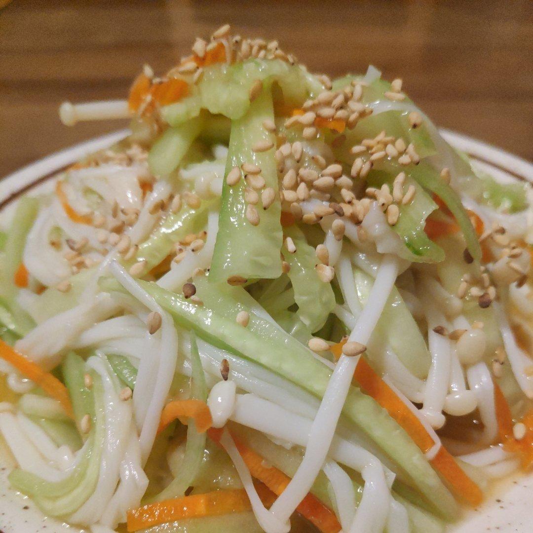 金针菇拌黄瓜