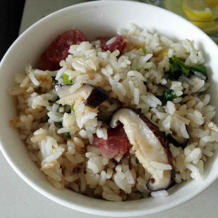 电饭锅版香菇腊肠饭
