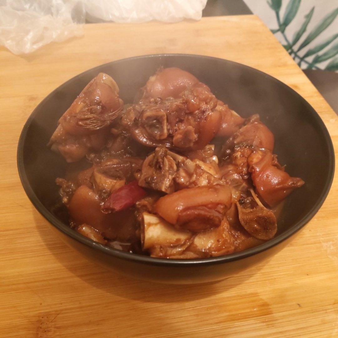 美味的家常菜：红烧猪蹄