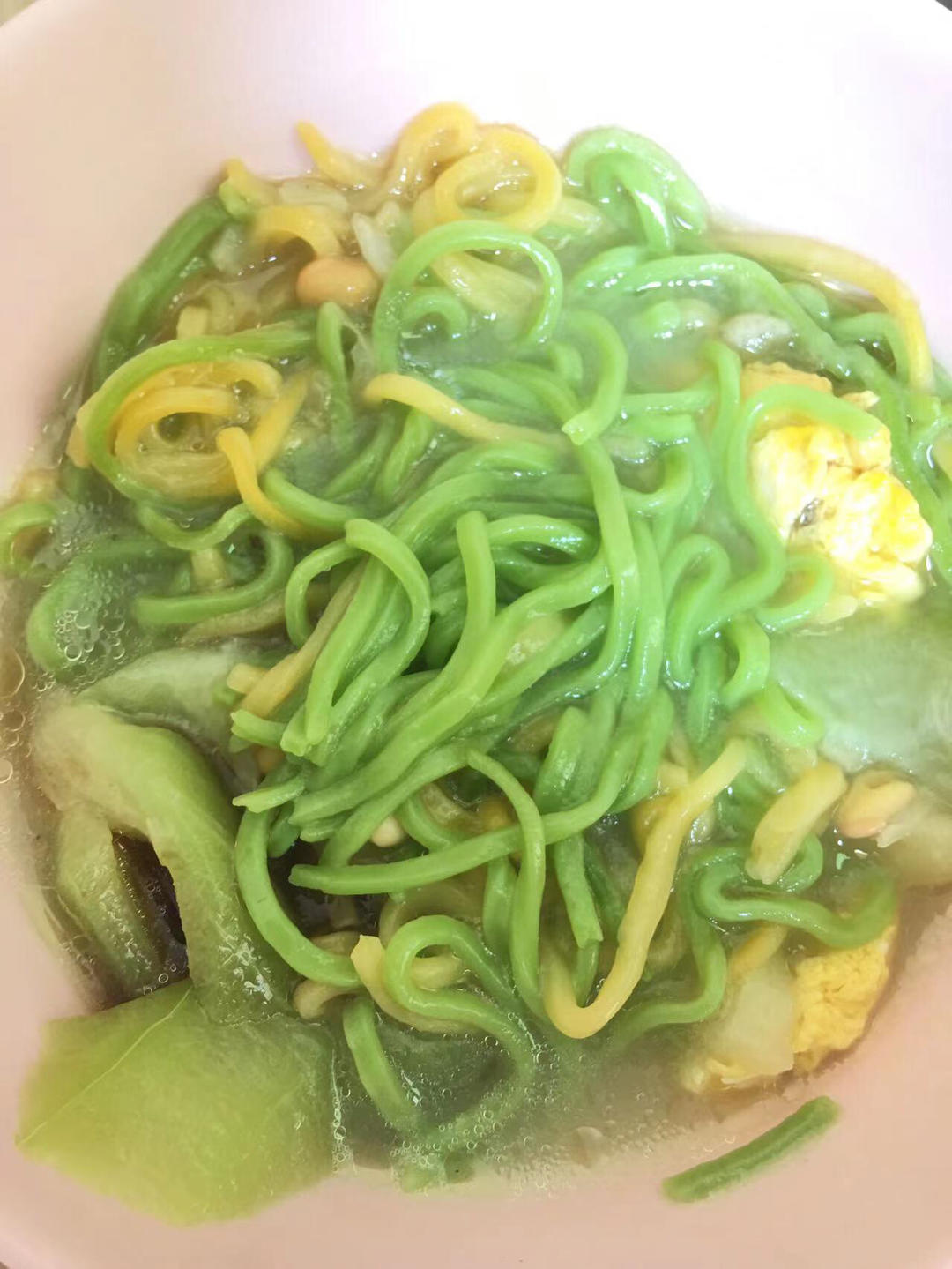 自制纯天然蔬菜汁彩色面条