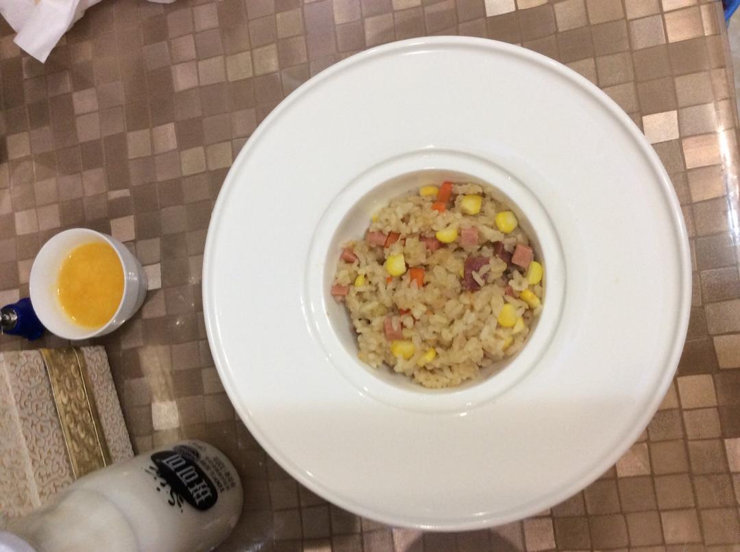 敲简单的五彩焖饭