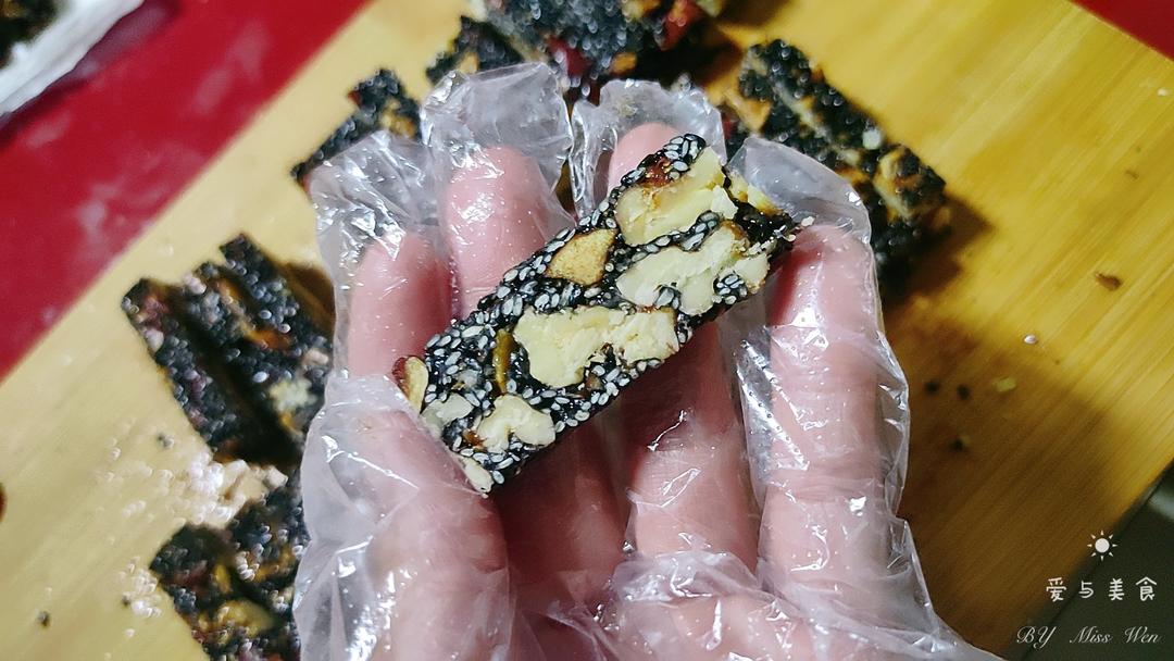 养生四物糕-红枣核桃枸杞黑芝麻