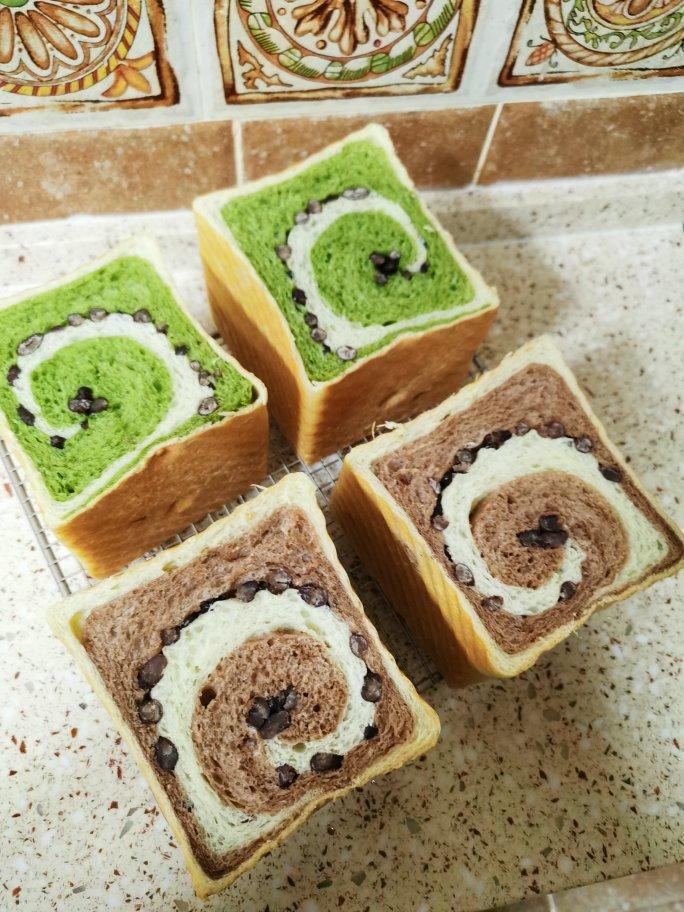 清香柔软的抹茶红豆吐司