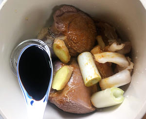 一锅汤里熬出的三合一：酱牛肉、酱牛筋、卤蛋的做法 步骤11