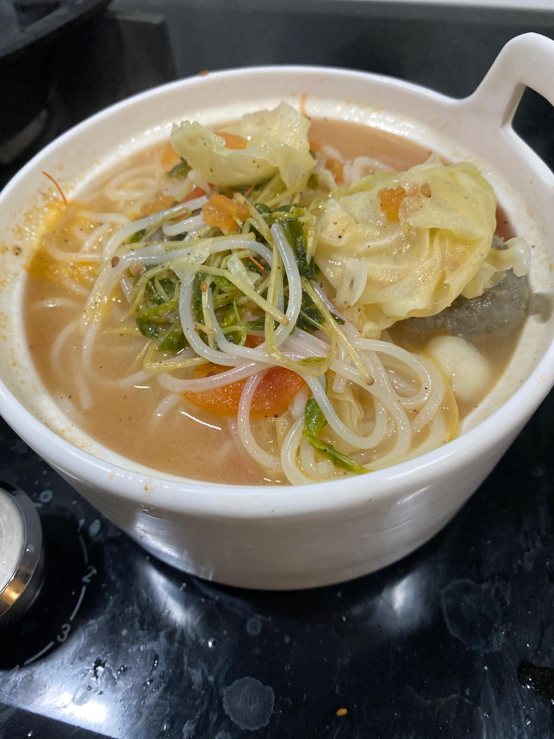 五分钟在家做鲜气十足的海南海鲜汤粉（河粉）