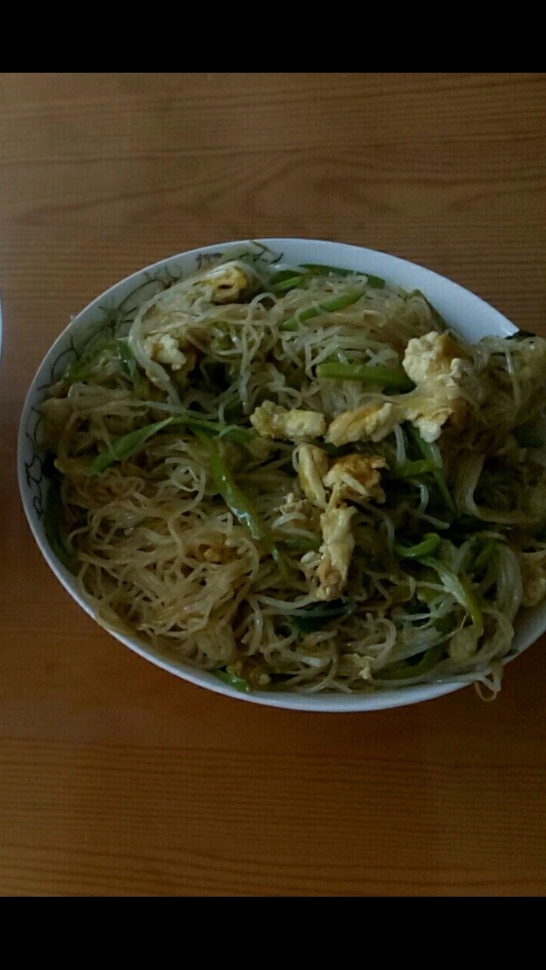 网红同款🤩爆炒“鸡蛋粉丝韭菜豆芽菜”