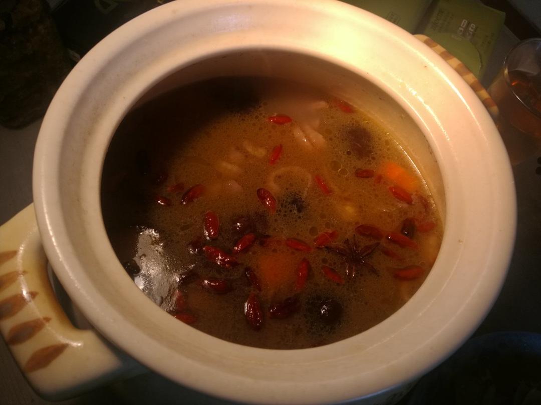 香菇炖鸡肉
