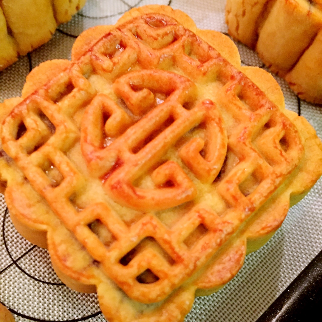 广式月饼—蛋黄莲蓉月饼