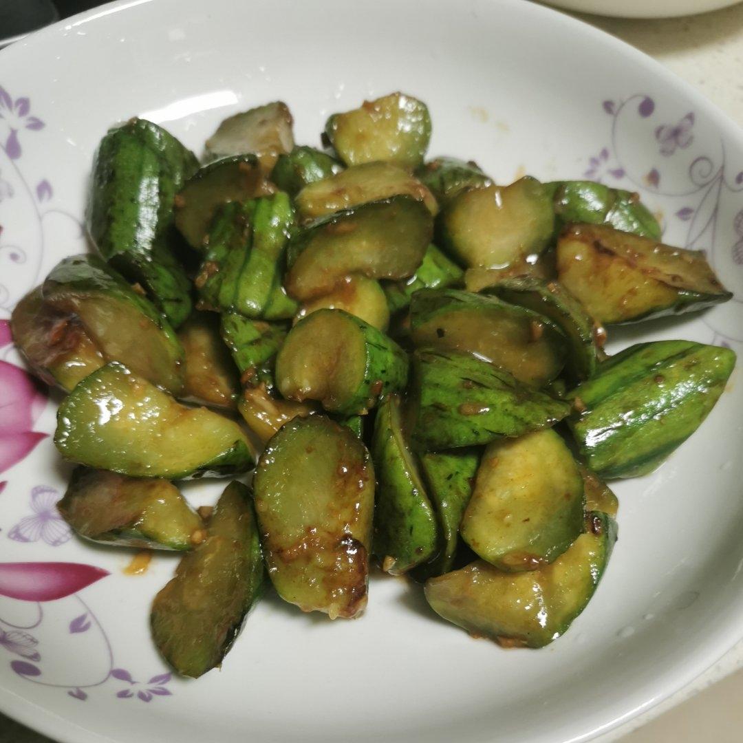 分享一个丝瓜好吃的做法，不清炒不水煮，清脆爽口还下饭，吃不腻