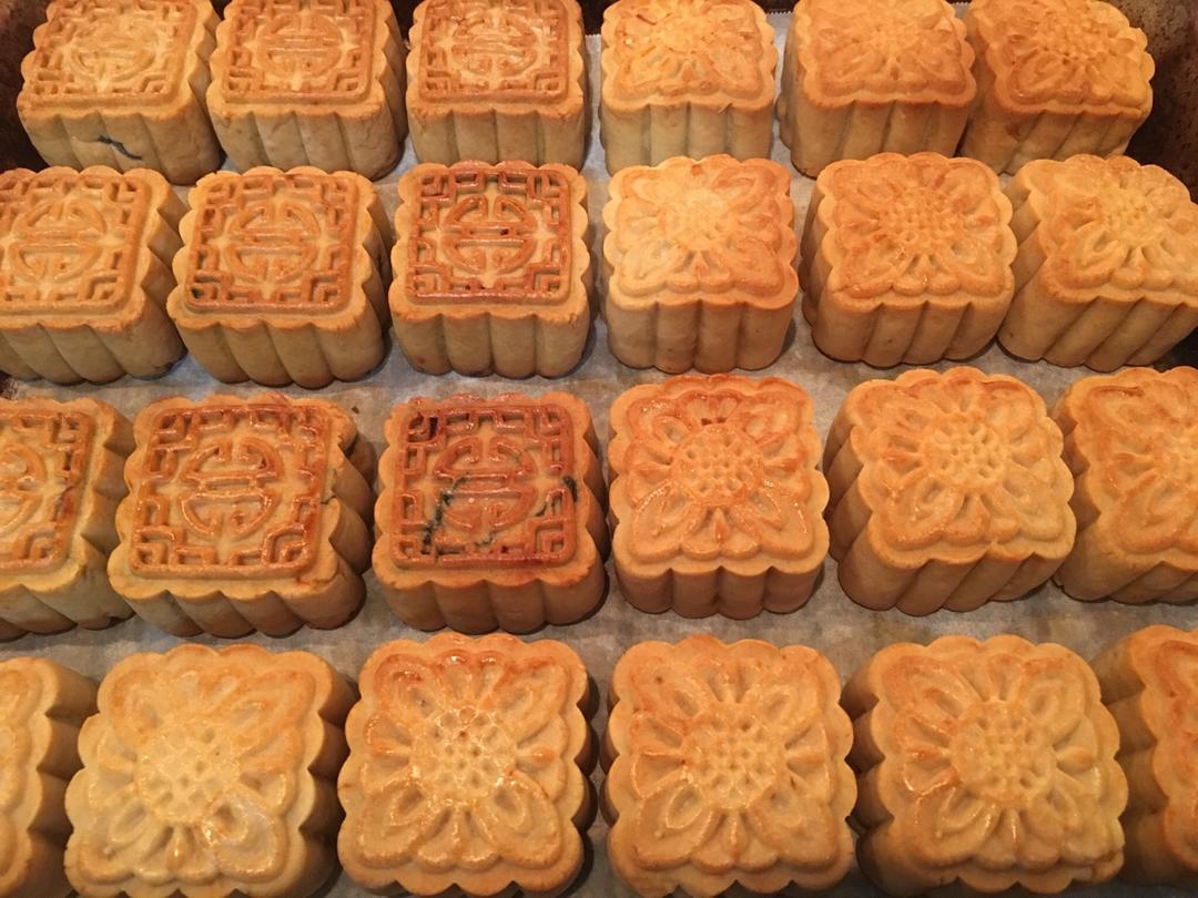 黑芝麻馅月饼