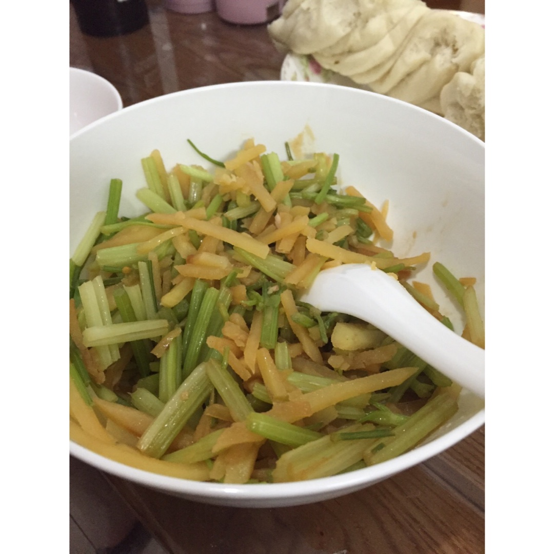 土豆丝炒芹菜丝