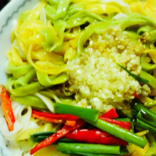 自制纯天然蔬菜汁彩色面条