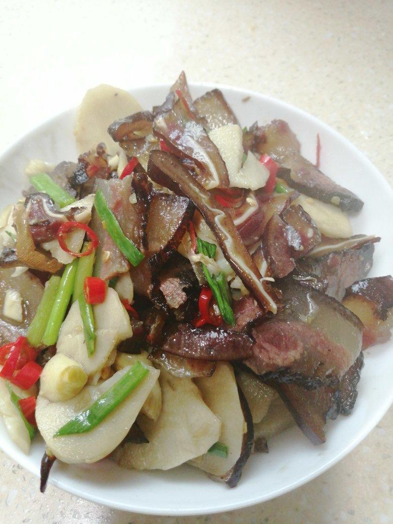 腊猪头肉炒冬笋