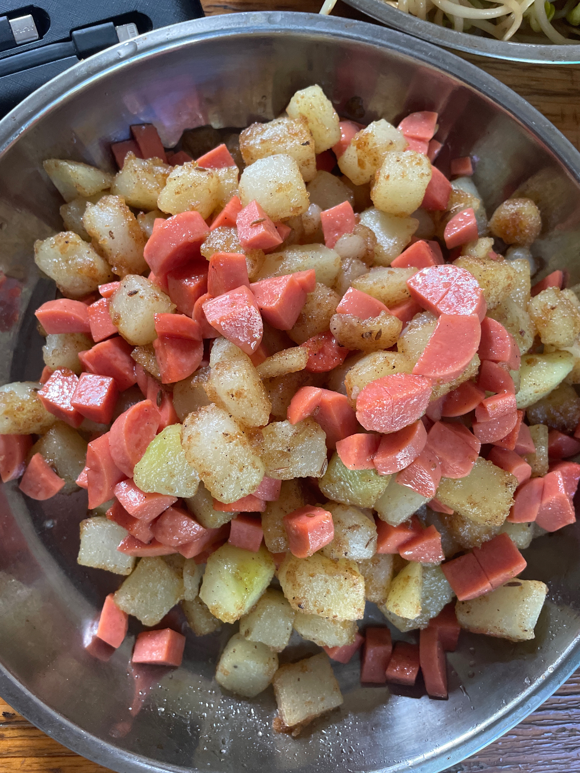 超简单的土豆🥔丁炒火腿肠（烧烤味)