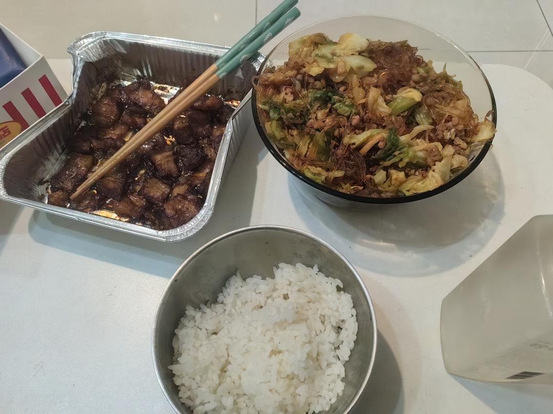 包菜肉末粉丝