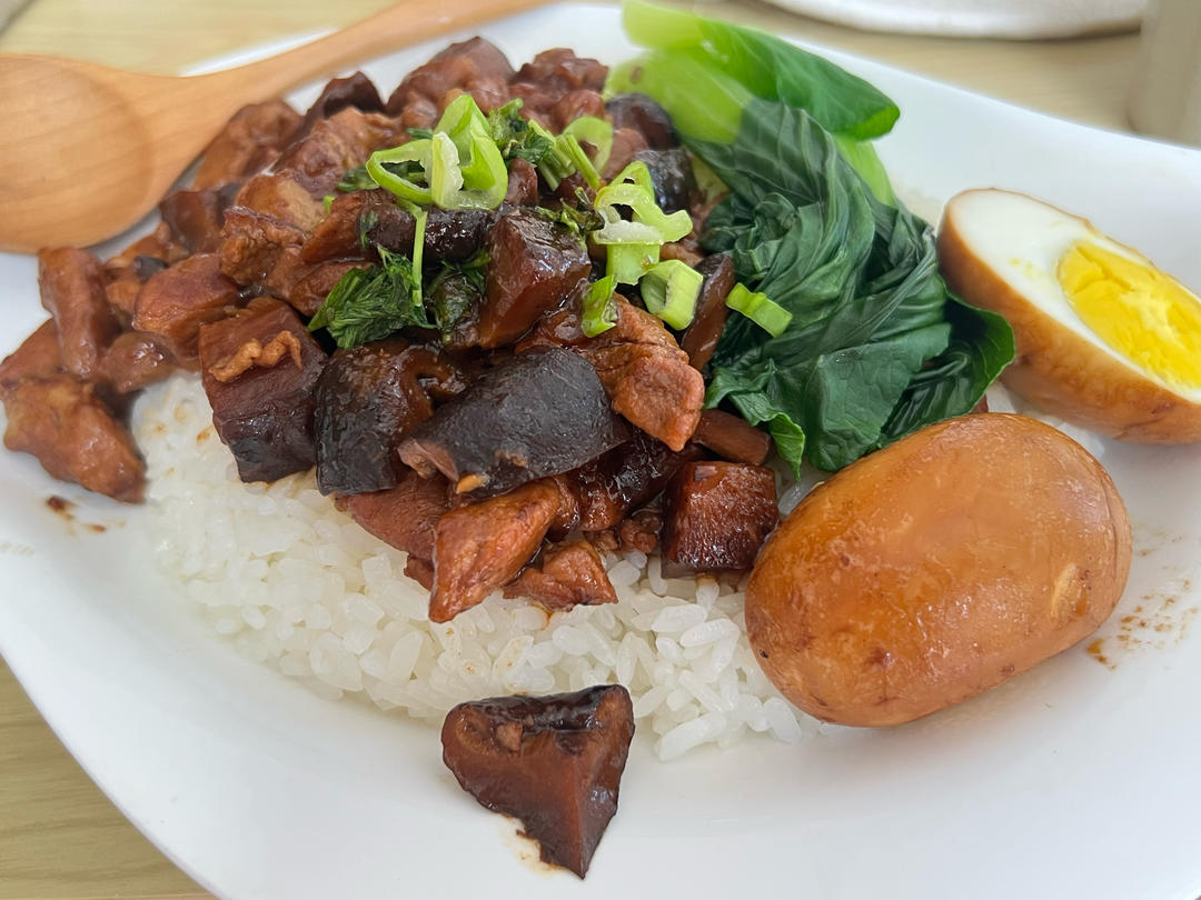 洋葱酥卤肉饭
