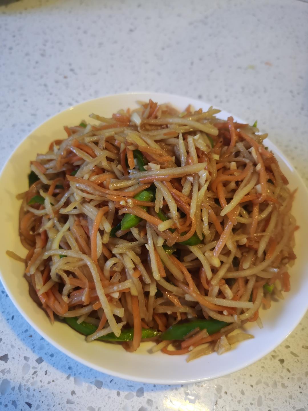 厨师长教你：“炝炒土豆丝”的家常做法，口感爽脆