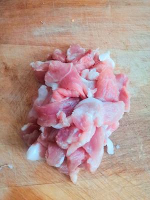 超好吃的川菜⇒水煮肉片（做法超级简单呦）的做法 步骤1