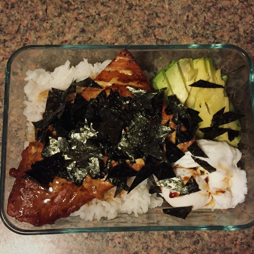 三文鱼牛油果拌饭