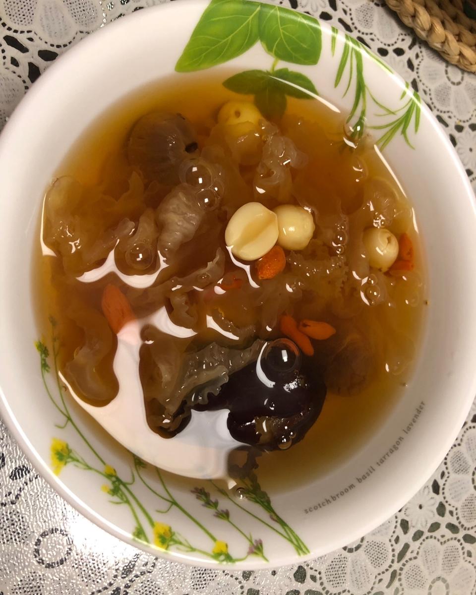 银耳莲子羹～出胶有妙招