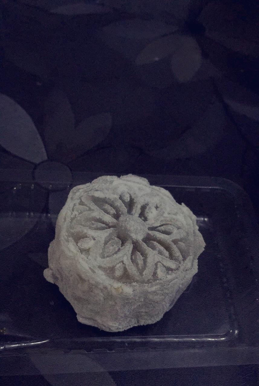 冰皮莲蓉蛋黄月饼