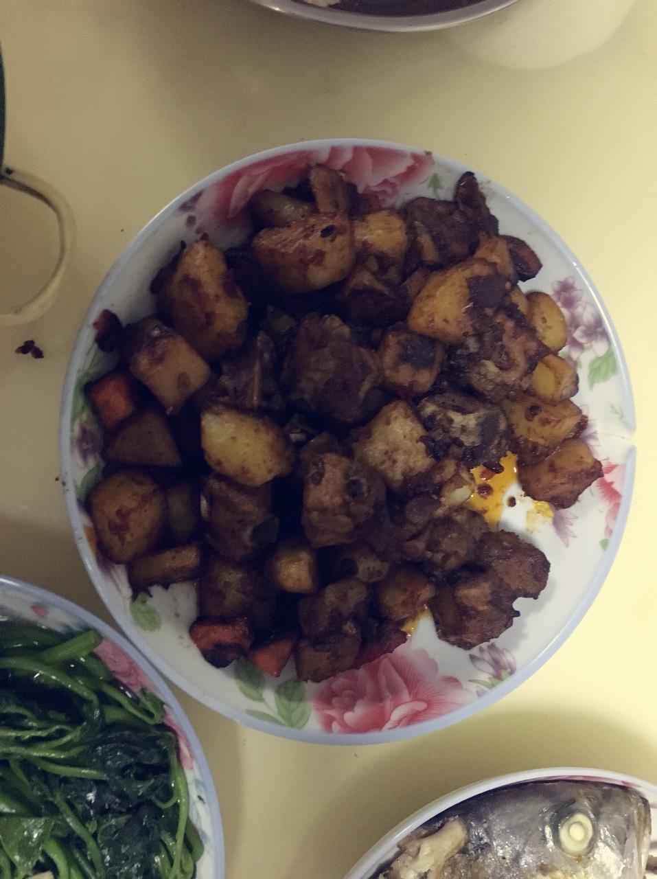川味土豆烧排骨