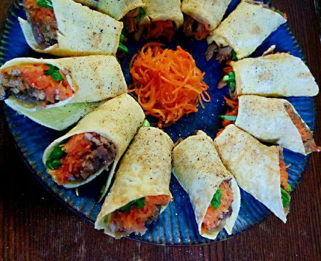 鸡蛋肉丝卷的做法