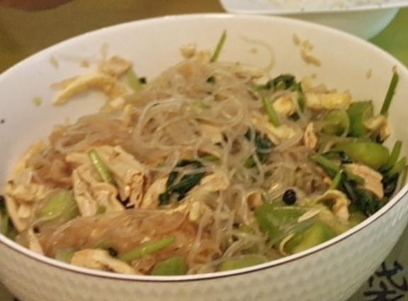 开胃凉拌黄瓜粉丝木耳