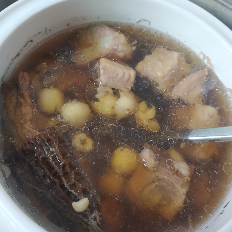 羊肚菌袪湿汤的做法