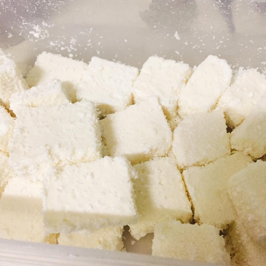 完胜85度C牛奶椰丝小方