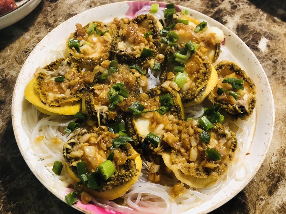 蒜蓉粉丝蒸鲍鱼（附万能蒜蓉酱）