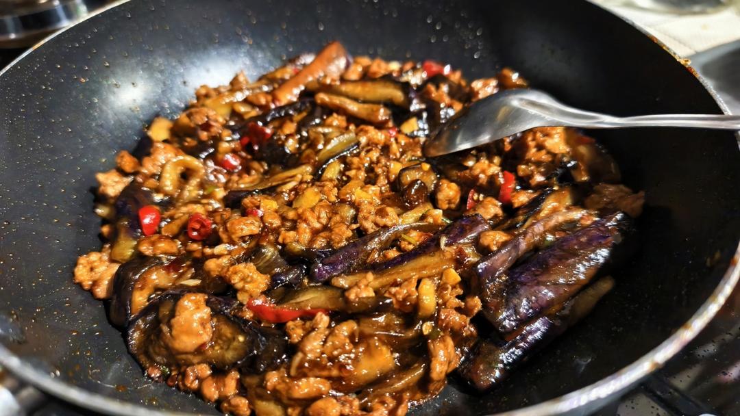 不用油炸超省油的鱼香肉末茄子煲