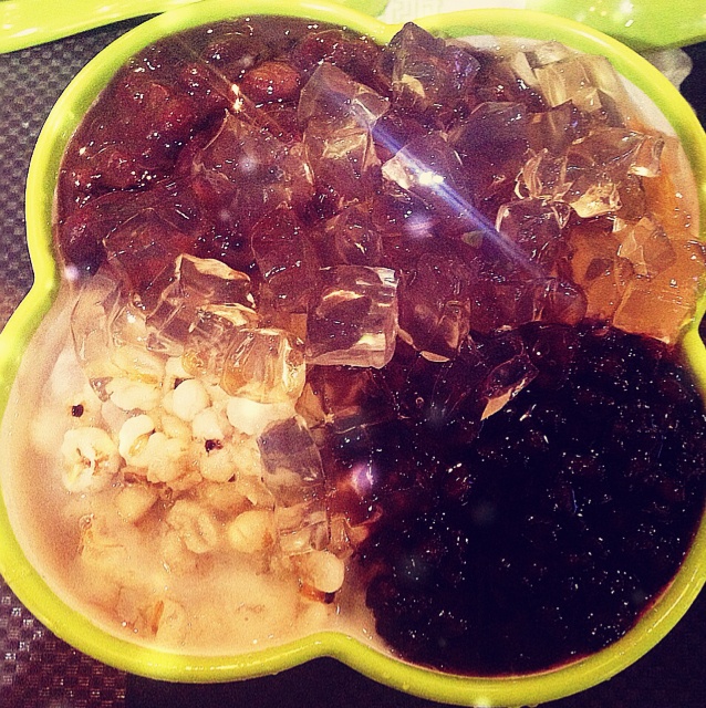 红豆薏米粥 (Red Bean and Pearl Barley Congee)